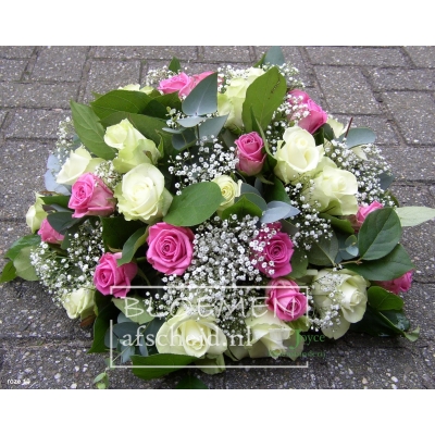 Biedermeier arrangement  in roze en wit